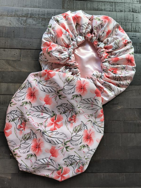 bonnet-satin-fleuri-blanc-rose-mdjafrohair-toulouse