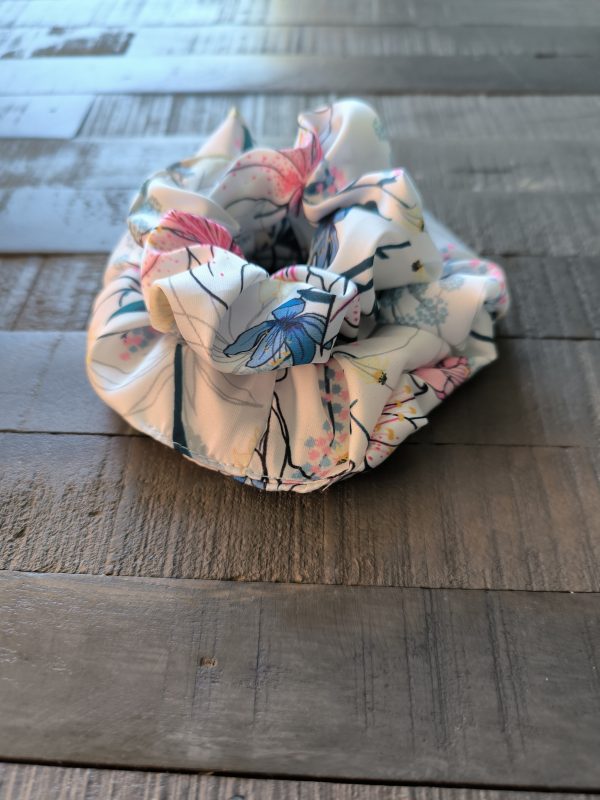 chouchou-satin-fleuri-blanc-bleu-cheveux-frises-mdjafrohair-toulouse