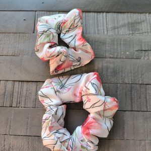 chouchou-satin-fleuri-blanc-rouge-cheveux-frises-mdjafrohair-toulouse