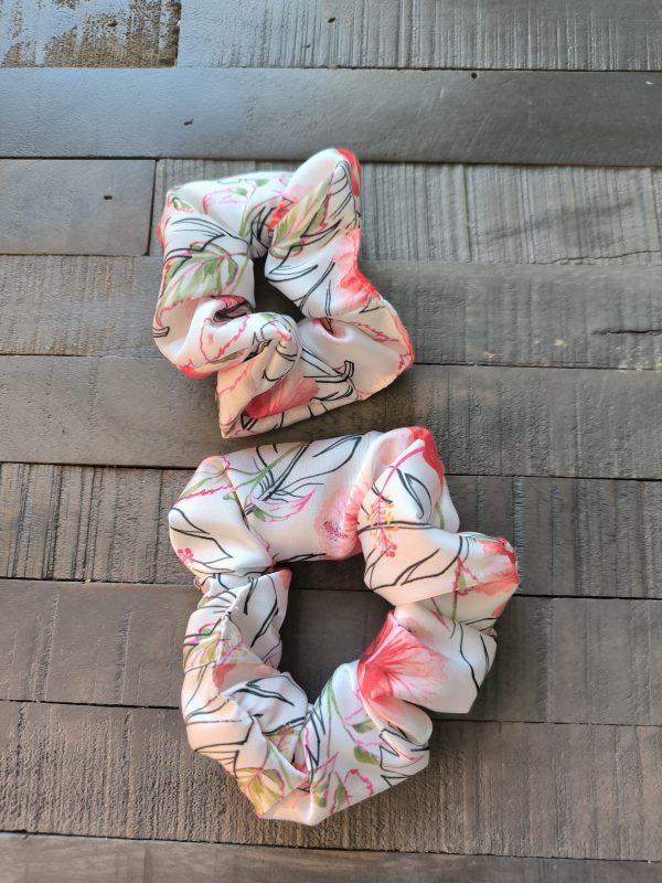 chouchou-satin-fleuri-blanc-rouge-cheveux-frises-mdjafrohair-toulouse